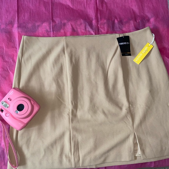 ๐ง๐ฝโโ๏ธ Mini Skirt with split on the side ๐ง๐ฝโโ๏ธ - Picture 2 of 4